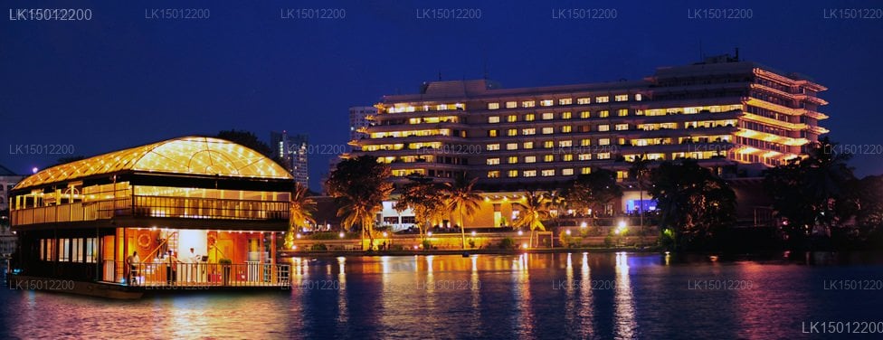 Cinnamon Lakeside