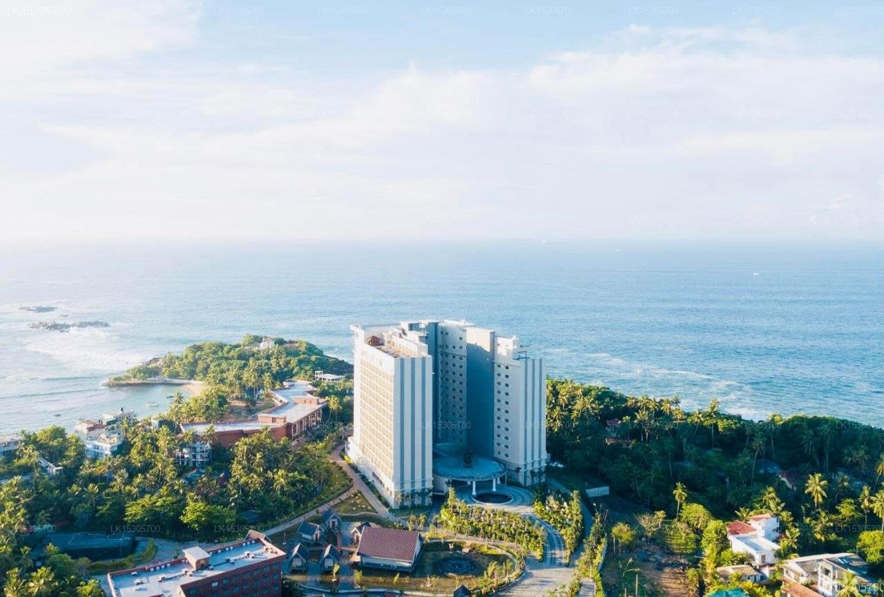 Araliya Beach Resort and Spa