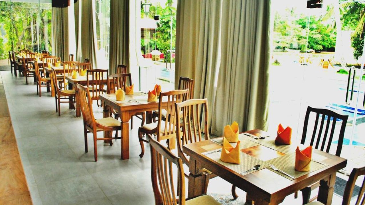 Captain's Marina Hotel
