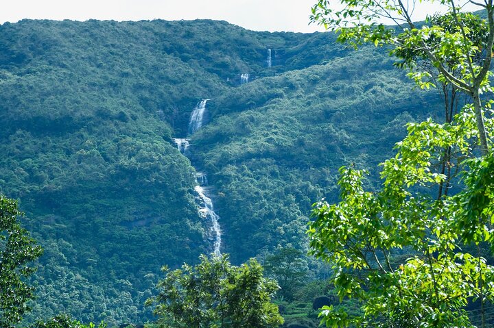 Hiking to Kota Ganga Waterfall from Kandy City
