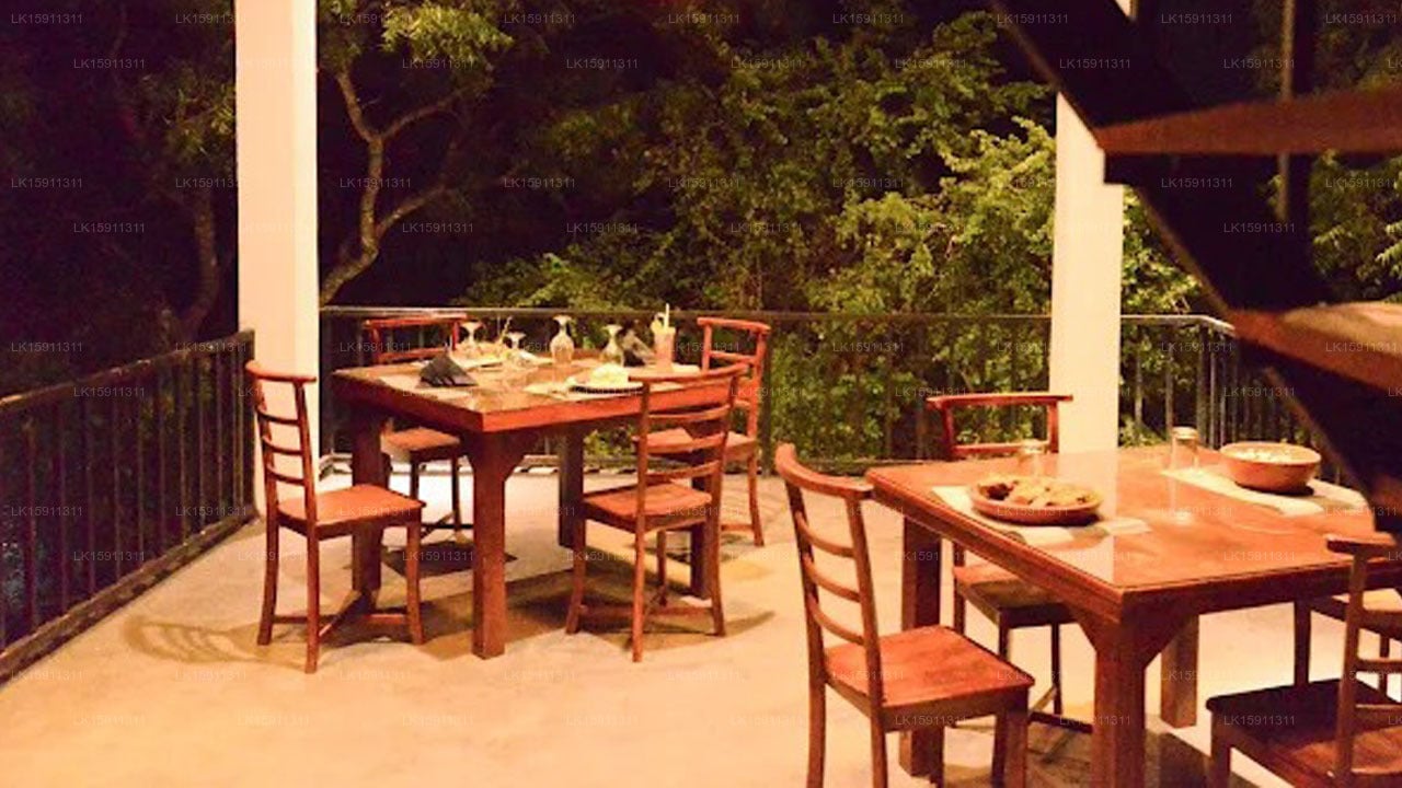 the Nuwara Wewa Holiday Resort