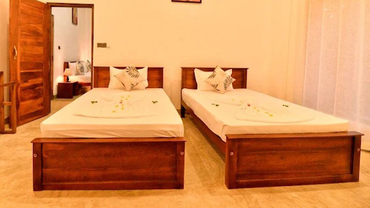 the Nuwara Wewa Holiday Resort
