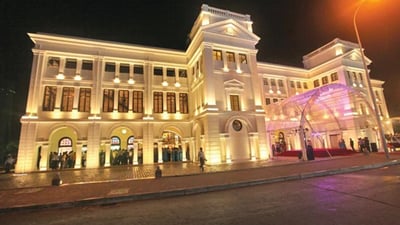 Racecourse Shopping Complex