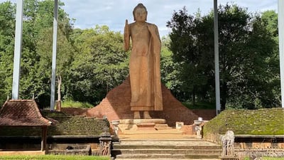 Maligawila Buddha Statue