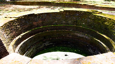 Ruwanweliseya Key shaped pond