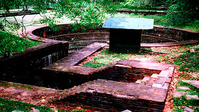 Ruwanweliseya Key shaped pond
