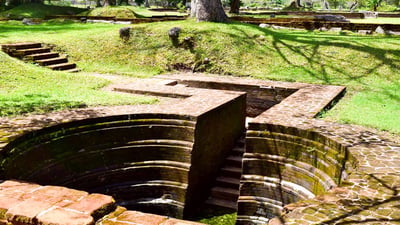 Ruwanweliseya Key shaped pond