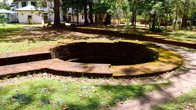 Ruwanweliseya Key shaped pond