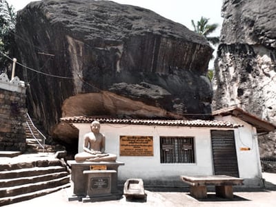 Aluvihare Rock Temple