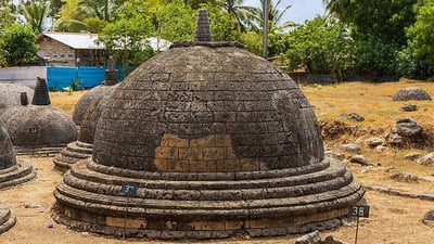 Dagobas At Kantharodai