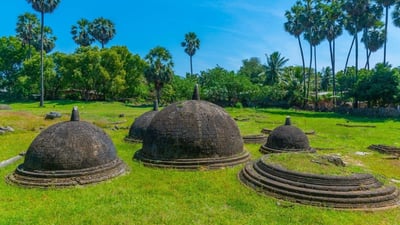 Dagobas At Kantharodai