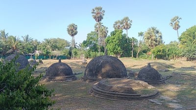 Dagobas At Kantharodai