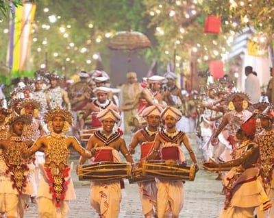 Duruthu Perahera
