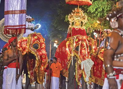 Duruthu Perahera