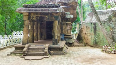 Ridi Viharaya Stupa