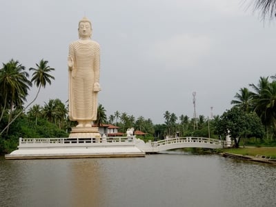 Peraliya Buddha Statue