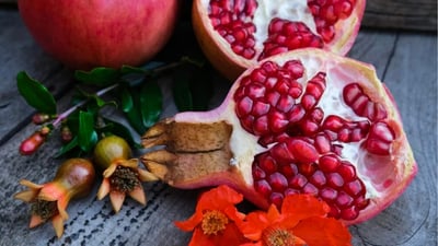 Punica granatum; Delum