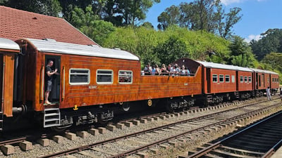 Calypso Tourist Train through the Sri Lanka hill country