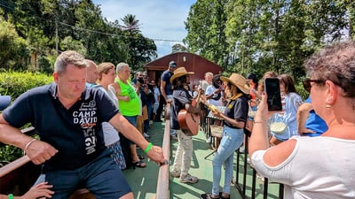 Calypso Tourist Train through the Sri Lanka hill country