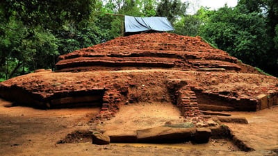 Ruins at Inginiyagala Ovagiriya