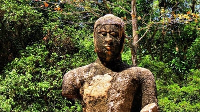 Ruins at Inginiyagala Ovagiriya