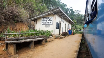 Perakumpura Railway Station