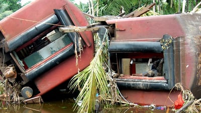 2004 Indian Ocean tsunami Peraliya rail disaster