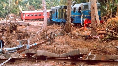 2004 Indian Ocean tsunami Peraliya rail disaster
