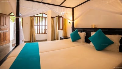 International Beach Hotel & Restaurant