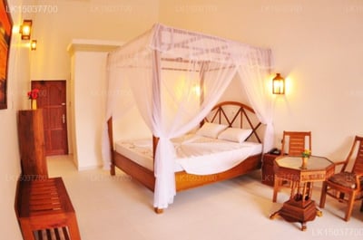 Oasey Beach Hotel