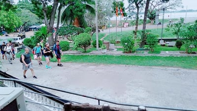 Lake Side Tourist Inn