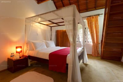 Camellia Lake Resort