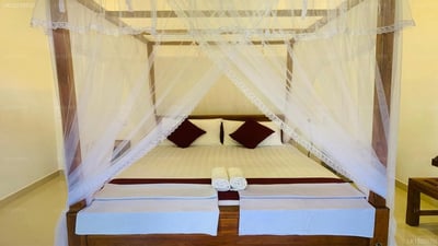 Green Hut Hotel And Restaurant