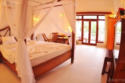 Oasey Beach Hotel