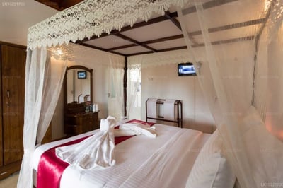 Camellia Lake Resort