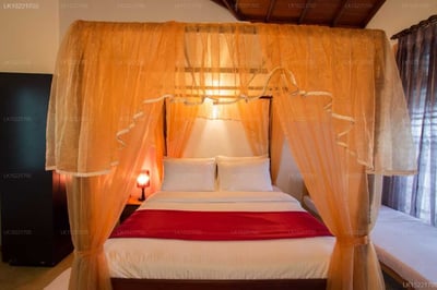 Camellia Lake Resort