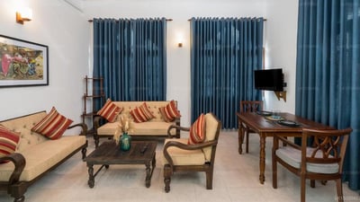 Paradise Holidays, Bambalapitiya