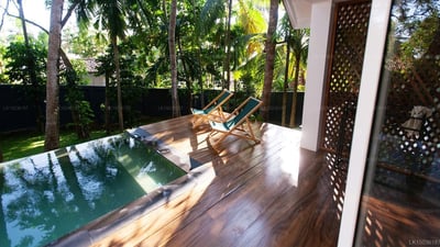 Sam & Lola’s, Hiriketiya