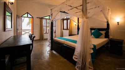 International Beach Hotel & Restaurant