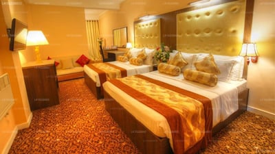 The Queeensburry City Hotel