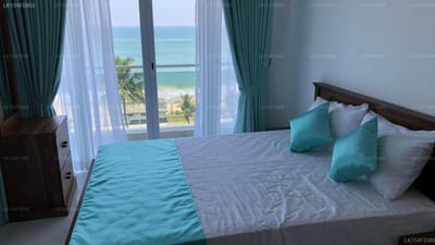 Sea Breeze, New 3 Bedroom Beach Front Apartment