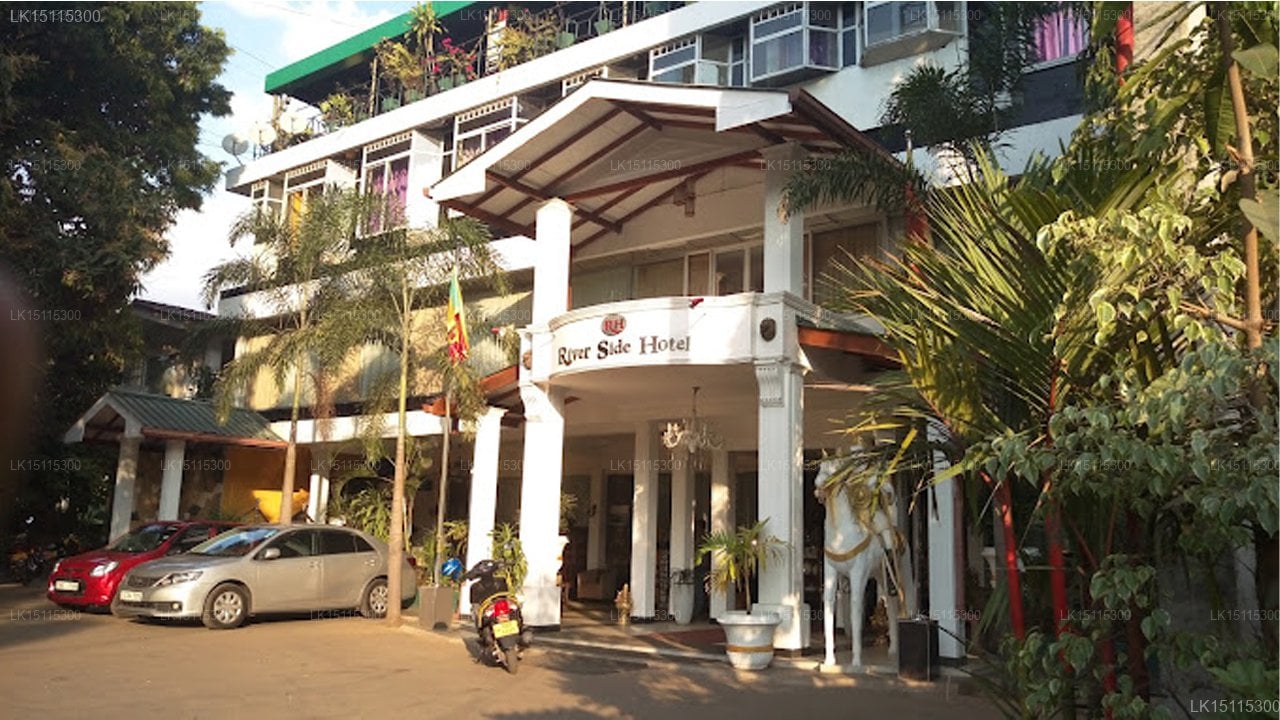 River Side Holiday Inn