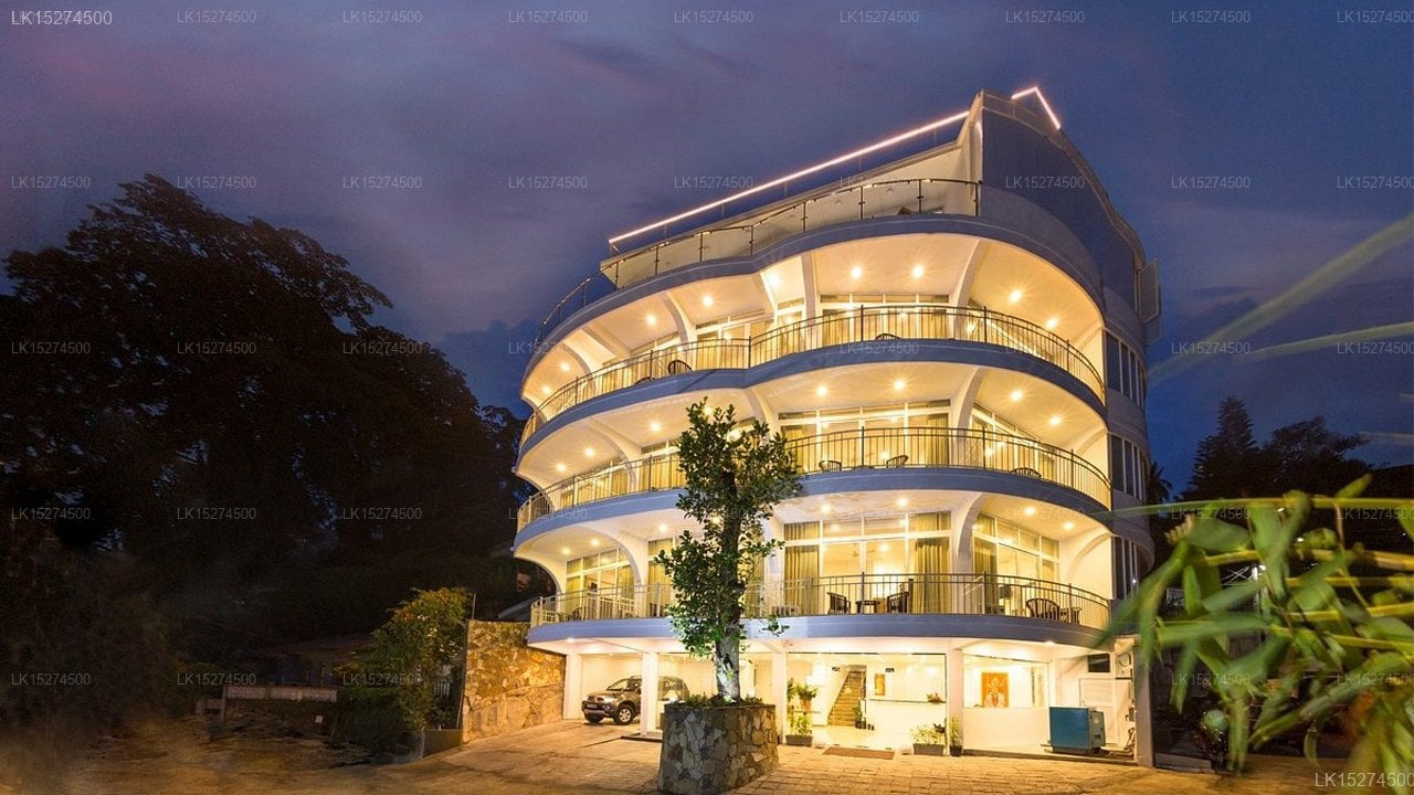 Sandriana Lake View Hotel