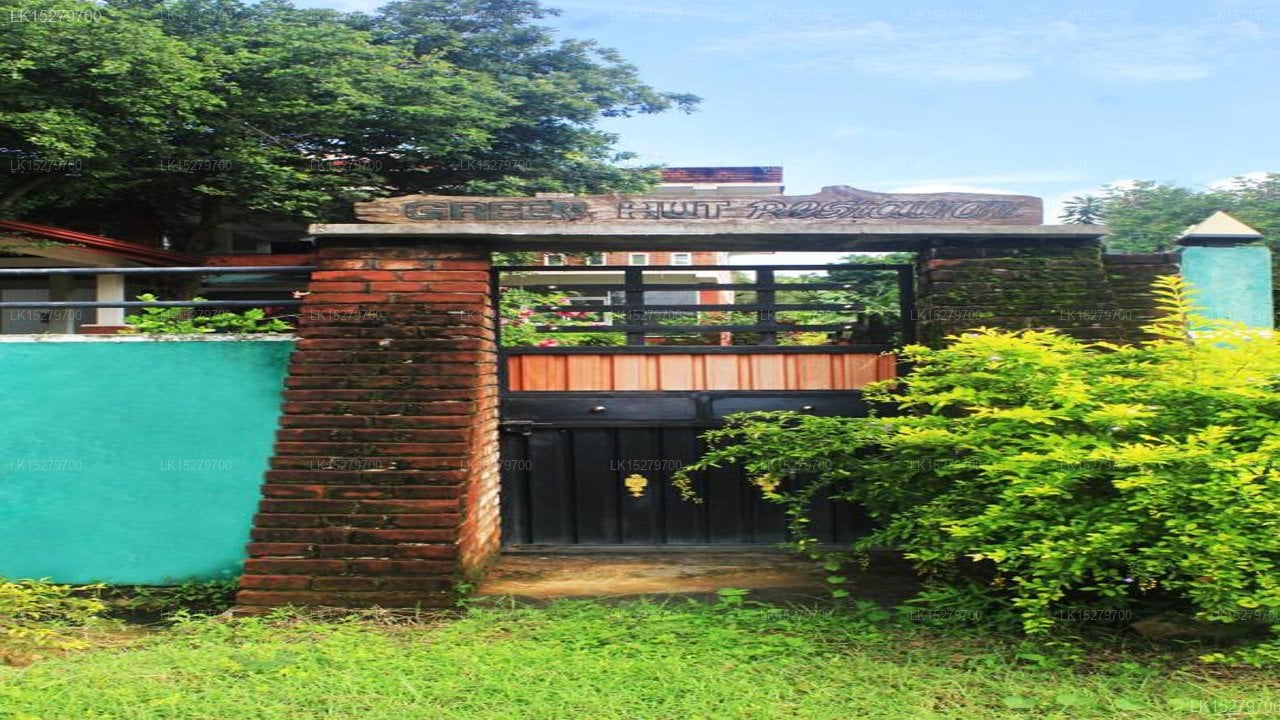 Green Hut Hotel And Restaurant