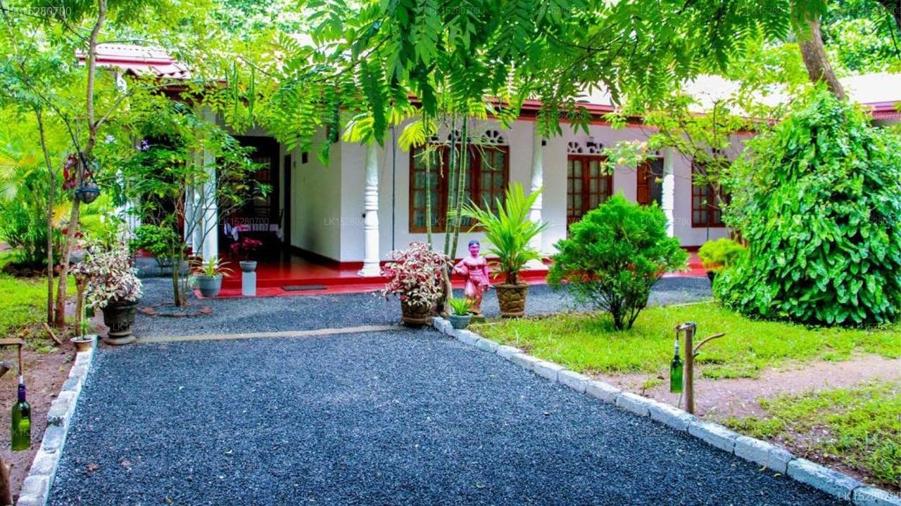 Thathsara Holiday Inn