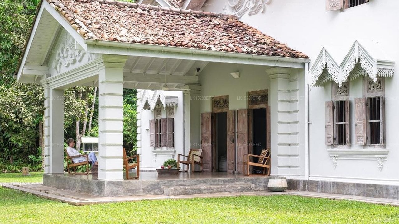 Siri Wedamadura by Colonial Villas in Sri Lanka