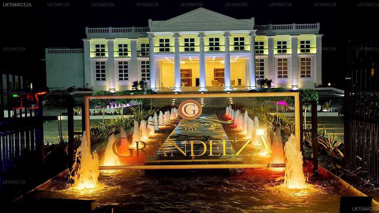 Grandeeza Luxury Hotel