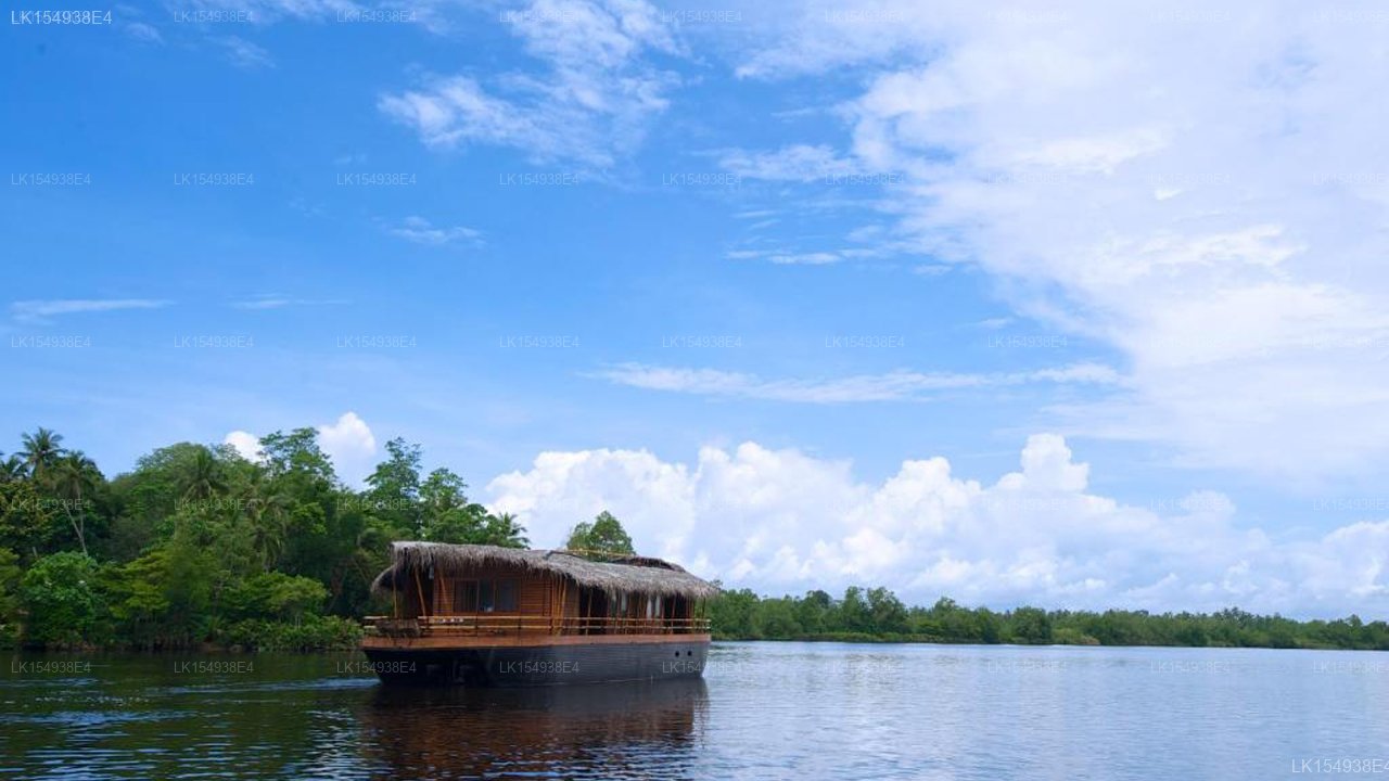 Yathra Houseboat