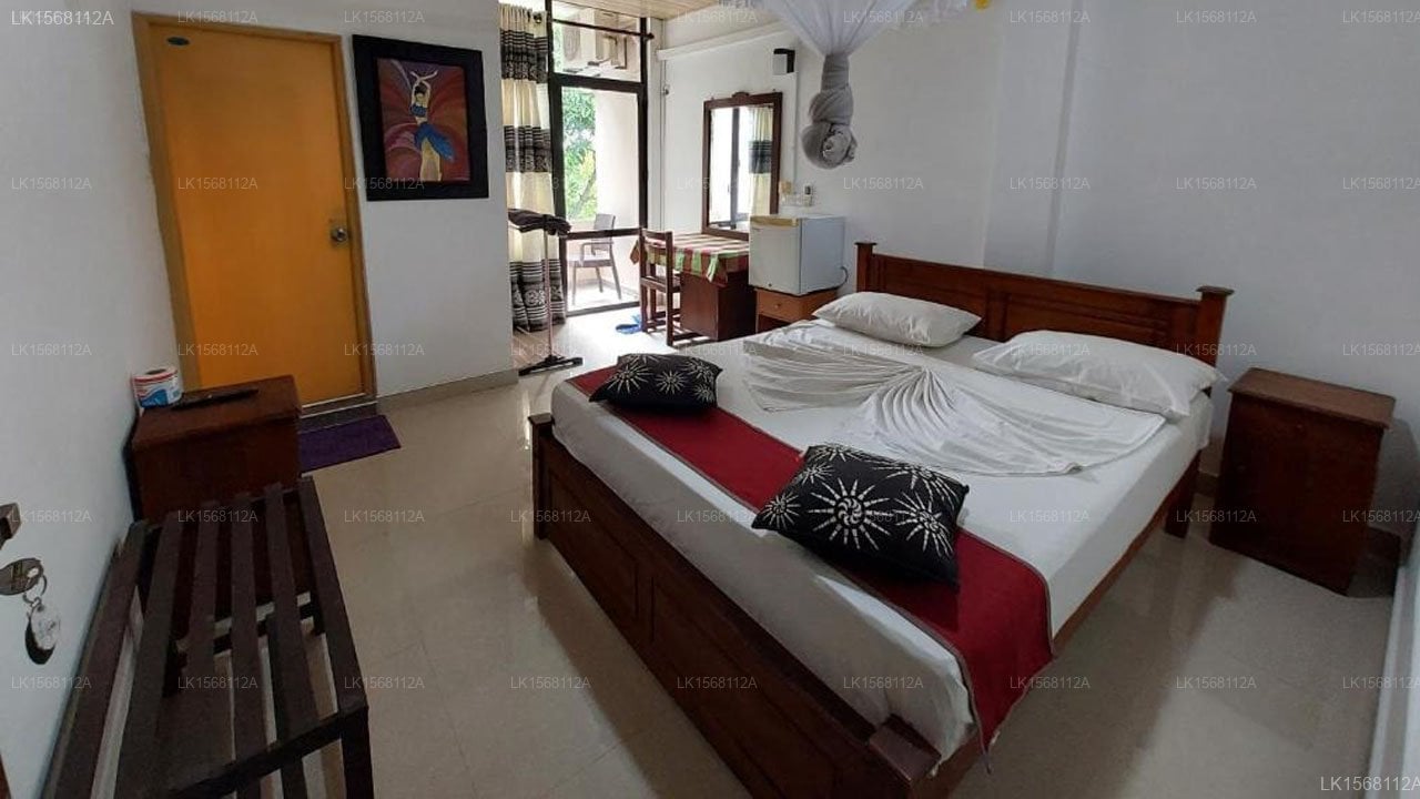 Lake Wave Hotel