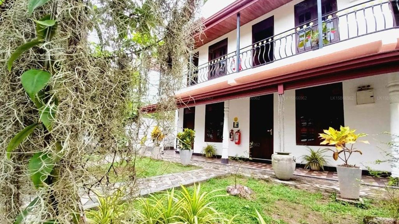 Dinu Lanka Resort, Katunayake